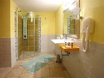 Monteforte & 4* ウジェント